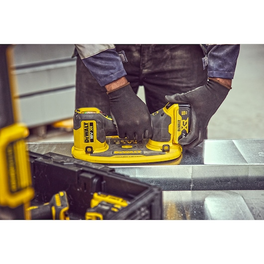 Image du produit VENTOUSE A VIDE NUE DEWALT GRABO XR 18V