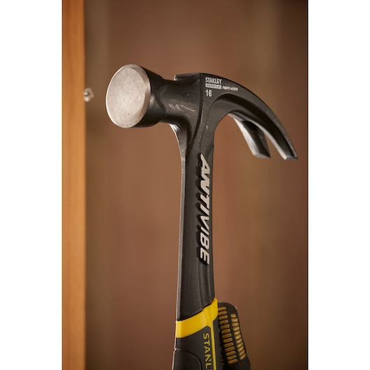 Image du produit MARTEAU ARRACHE-CLOUS FORG&Eacute; COUD&Eacute; ANTIVIBE 450G FATMAX