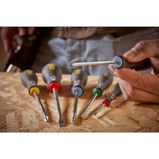 Image du produit TOURNEVIS ELECTRICIEN + MECANICIEN + POZI - JEU DE 7PCS FATMAX